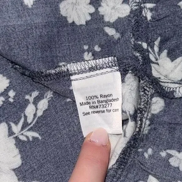 Navy Floral Mini Skirt with Ruffle Hem Size Medium - NWT - Picture 8 of 8